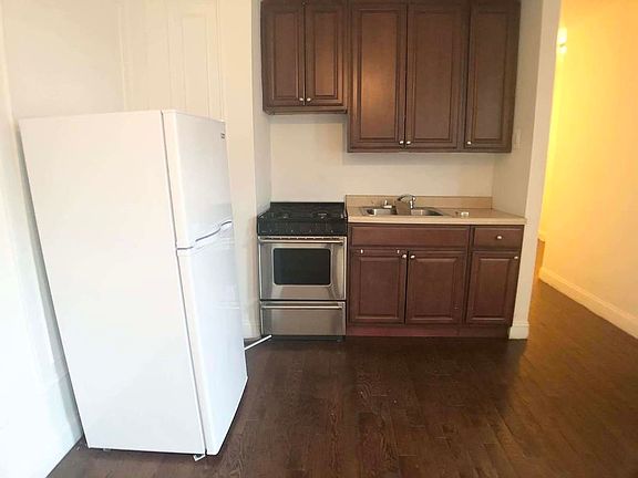 2nd image of 18 E 21st St APT F3