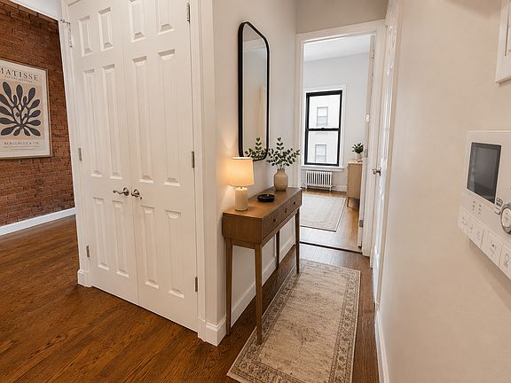 4th image of 239 W 14th St #4A