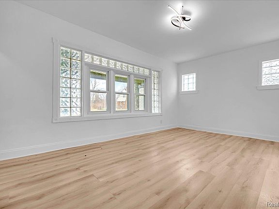 4th image of 5903 Wayburn St