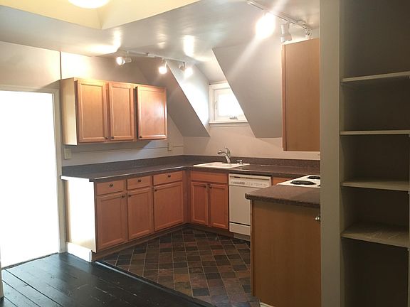 kitchen with d/w, garbage disposal, microwave