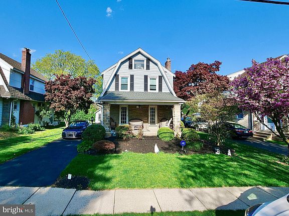 2nd image of 917 Edmonds Ave