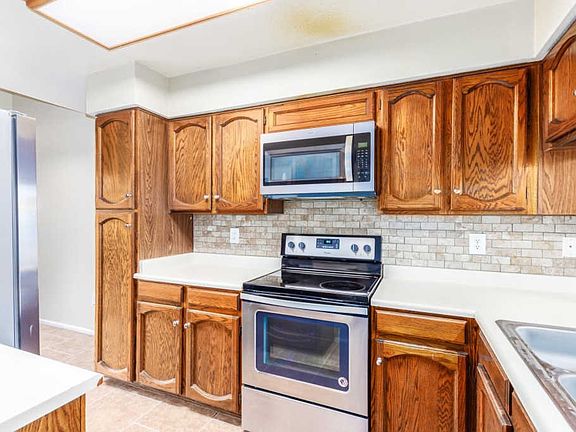 3rd image of 1718 S Longmore St Unit 90