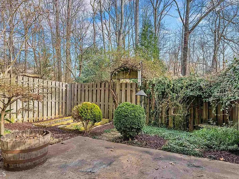 4205 Rogers Creek Ct — Photo 32