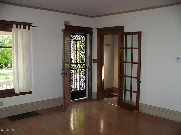 4th image of 611 Elmwood Ct