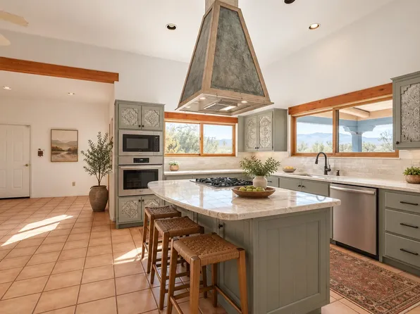 122 Camino del Viernes, Taos, NM 87571
