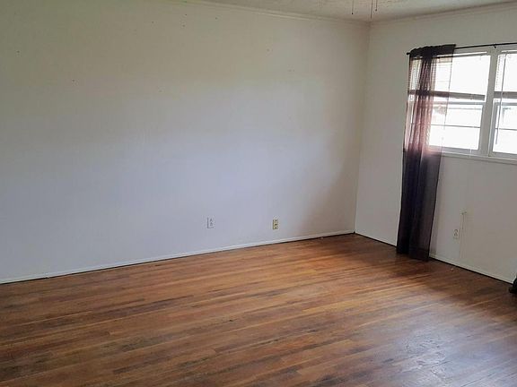 2nd image of 2606 12th Ave