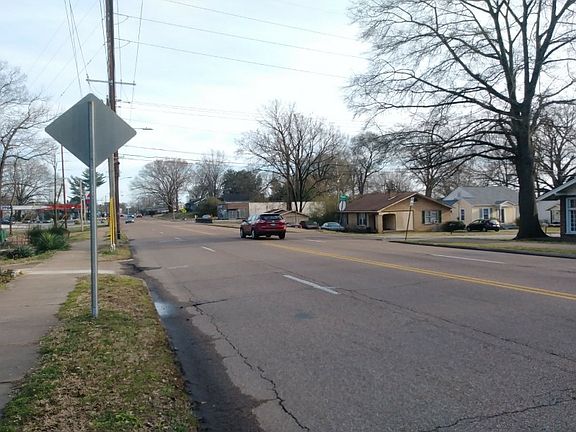 5th image of 1006 Hollywood Dr
