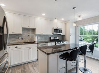 79 Village Cir, Bridgewater, NJ 08807