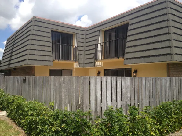 2715 27th Way, West Palm Beach, FL 33407
