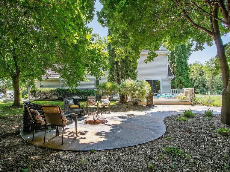 1236 Bluebird St — Photo 3