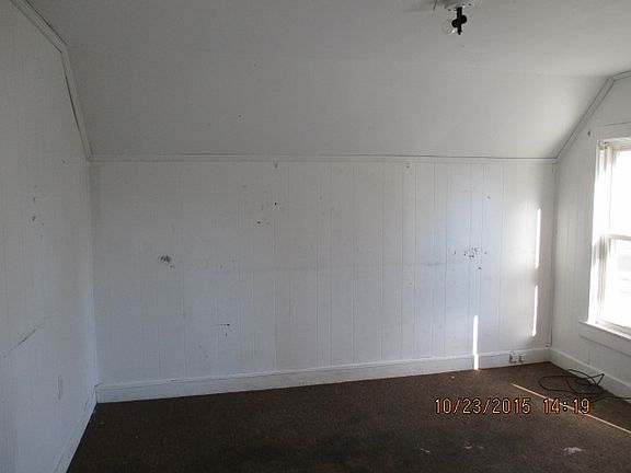 5th image of 938 Knox St