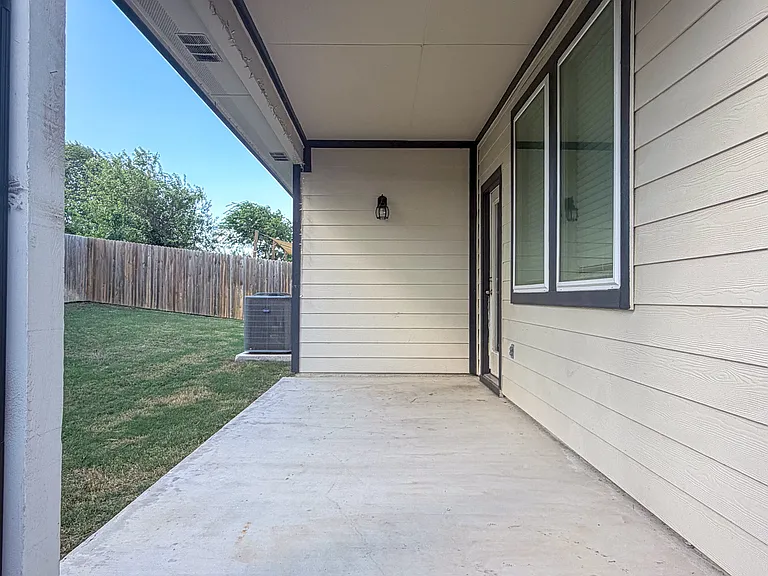 151 Lbj Ln — Photo 36