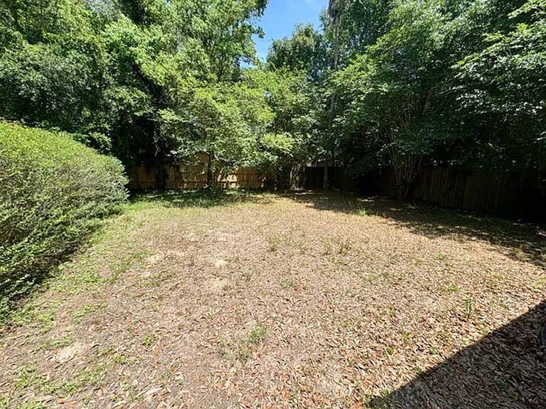 1729 Pine Ave — Photo 15