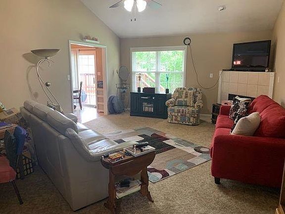 3rd image of 4035 Pine Dr