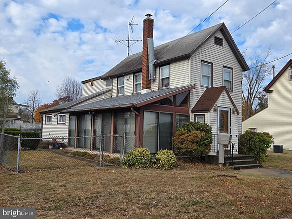 3rd image of 18 N Vine St