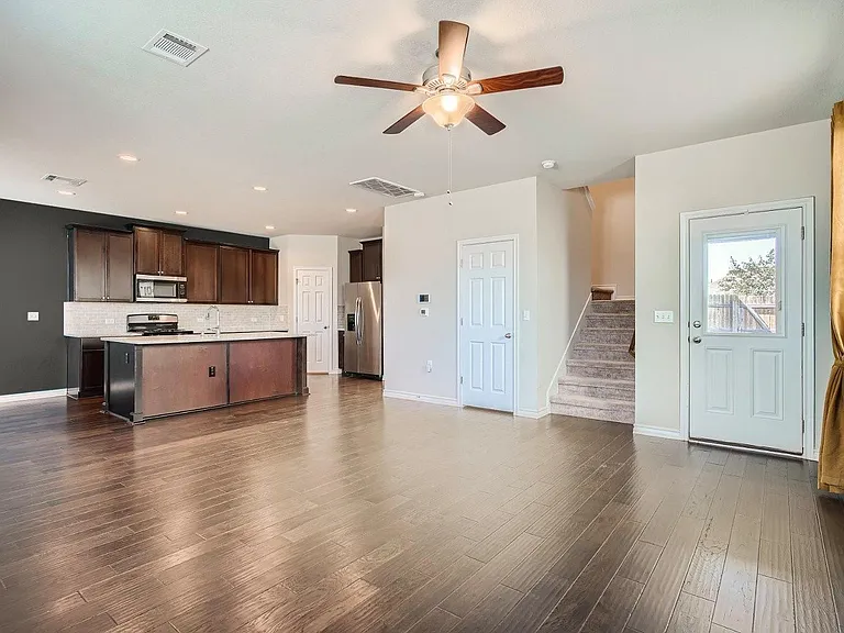 1604 Los Olivios Way — Photo 6