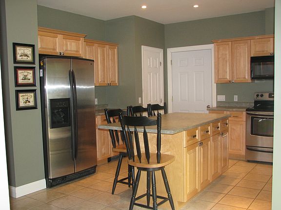 3rd image of 35 Sand Hill Dr