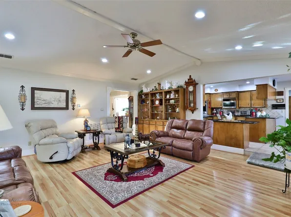 16 Chaparral Ln, Breckenridge, TX 76424