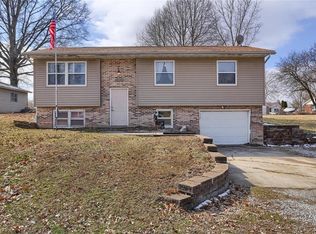 206 Shore Dr SW, Edwardsville, IL 62025