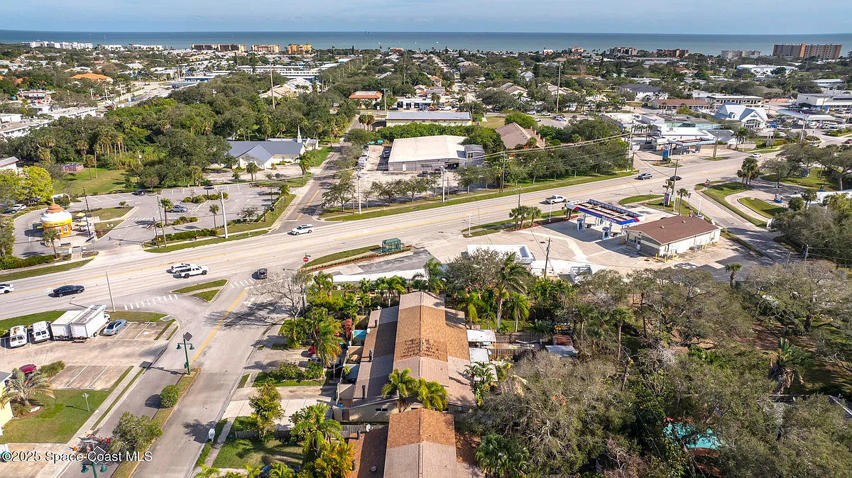 Building Photo - 111 Columbia Dr