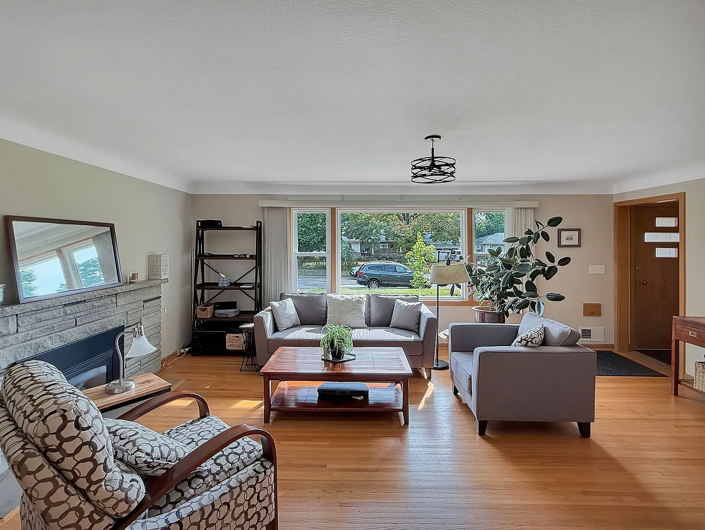 4 bed, 2.0 bath, $3,595 — Photo 3