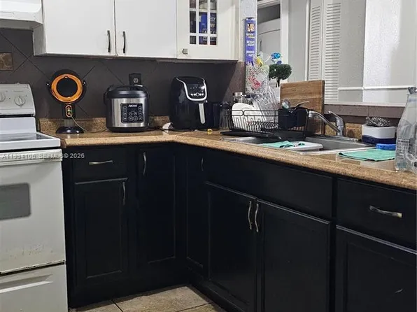 8075 NW 7th St APT 401, Miami, FL 33126