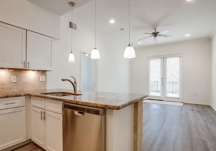 2 bed, 968 sqft, $1,075 — Photo 3