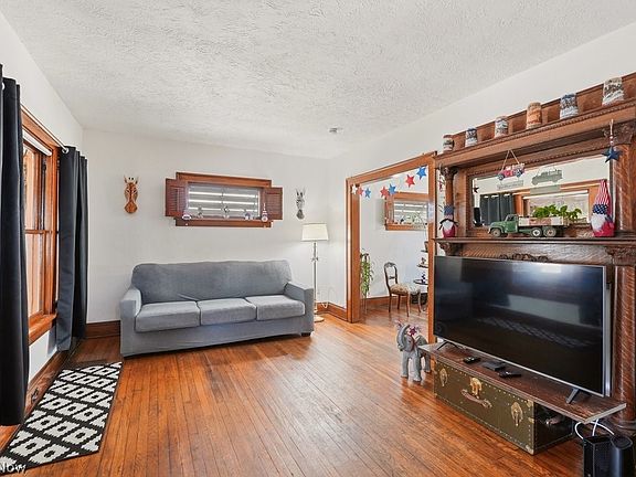 4th image of 8101 Vineyard Ave