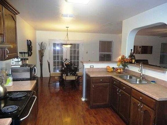 3rd image of 1717 Aransas Pass Dr