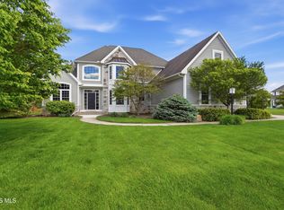 5853 Green Ivy Ln, Monclova, OH 43542
