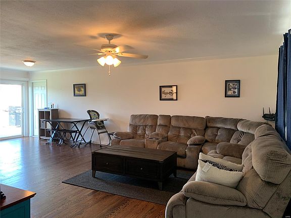 4th image of 113 Woodbury Ln