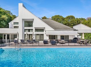 12 Honeysuckle Ln, East Quogue, NY 11942