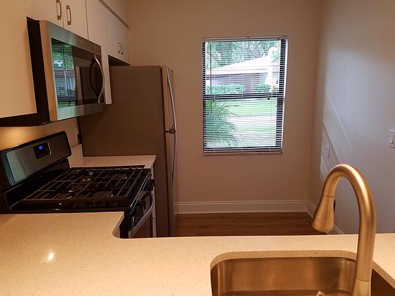 3rd image of 1359 Mission Cir