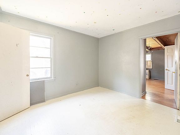 5th image of 601 Locust Ave