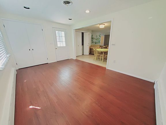 5th image of 34 Clifford Ave