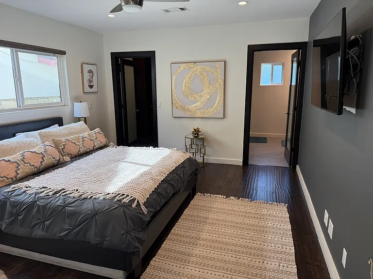 5751 Corteen Pl — Photo 36