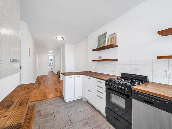 4th image of 568 President St APT 3L