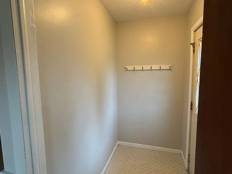 414 E Main St — Photo 3