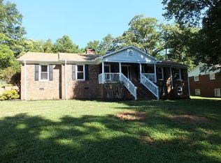 122 Saint James Dr, Spartanburg, SC 29301