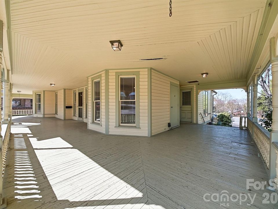 35th image of 121 5th Ave NE