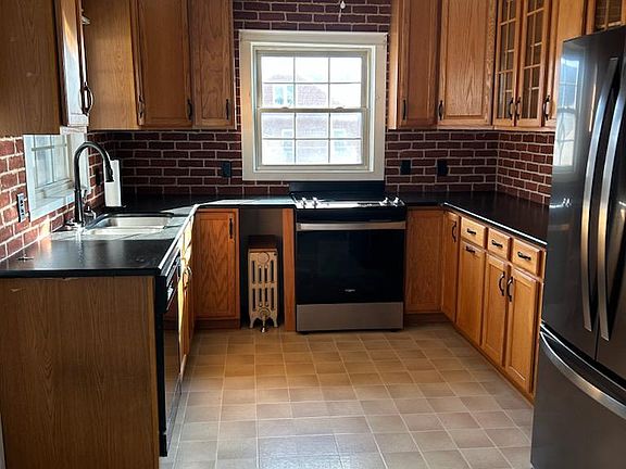 4th image of 118 E Fleming Ave