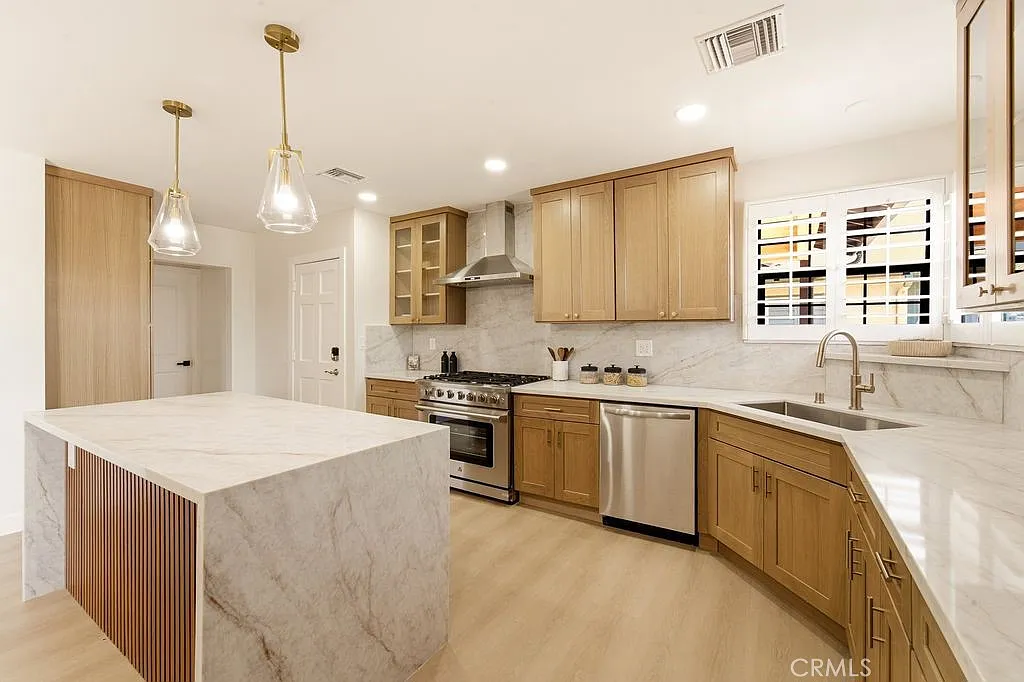 3 bed, 1891 sqft, $5,800 — Photo 4