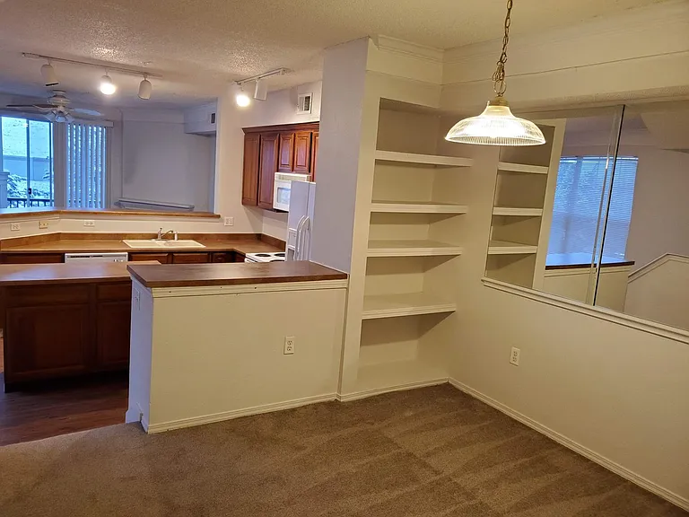 2145 Eagle Ave — Photo 10