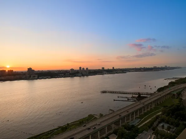 100 Riverside Boulevard image 31 of 37