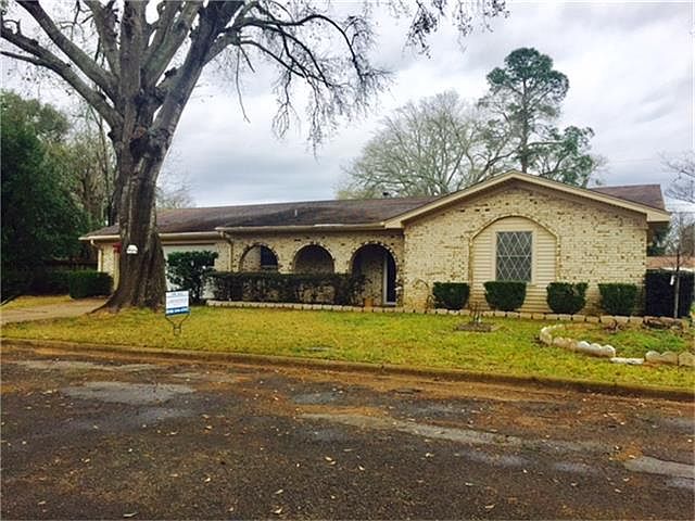 1st image of 104 Rosewood Dr