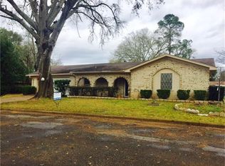 104 Rosewood Dr, Crockett, TX 75835