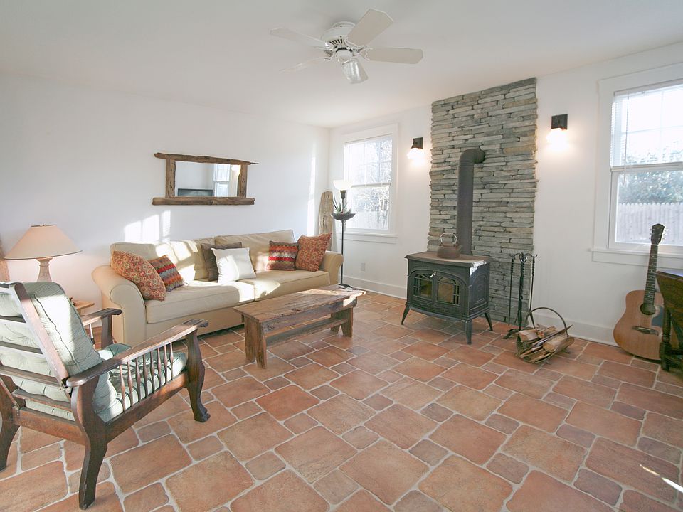 24 Dale St, Southampton, NY 11968 Zillow