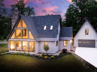 8 Carolwood Dr, Batavia, NY 14020