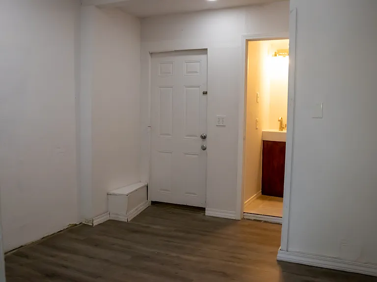 1603 W Laurel — Photo 11
