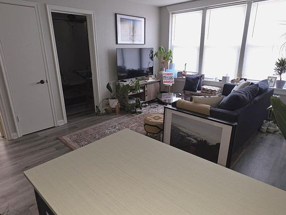 4th image of 4932 S Packard Ave #17